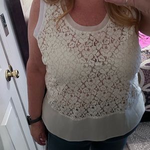 Daisy Fuentes White lace tank top
